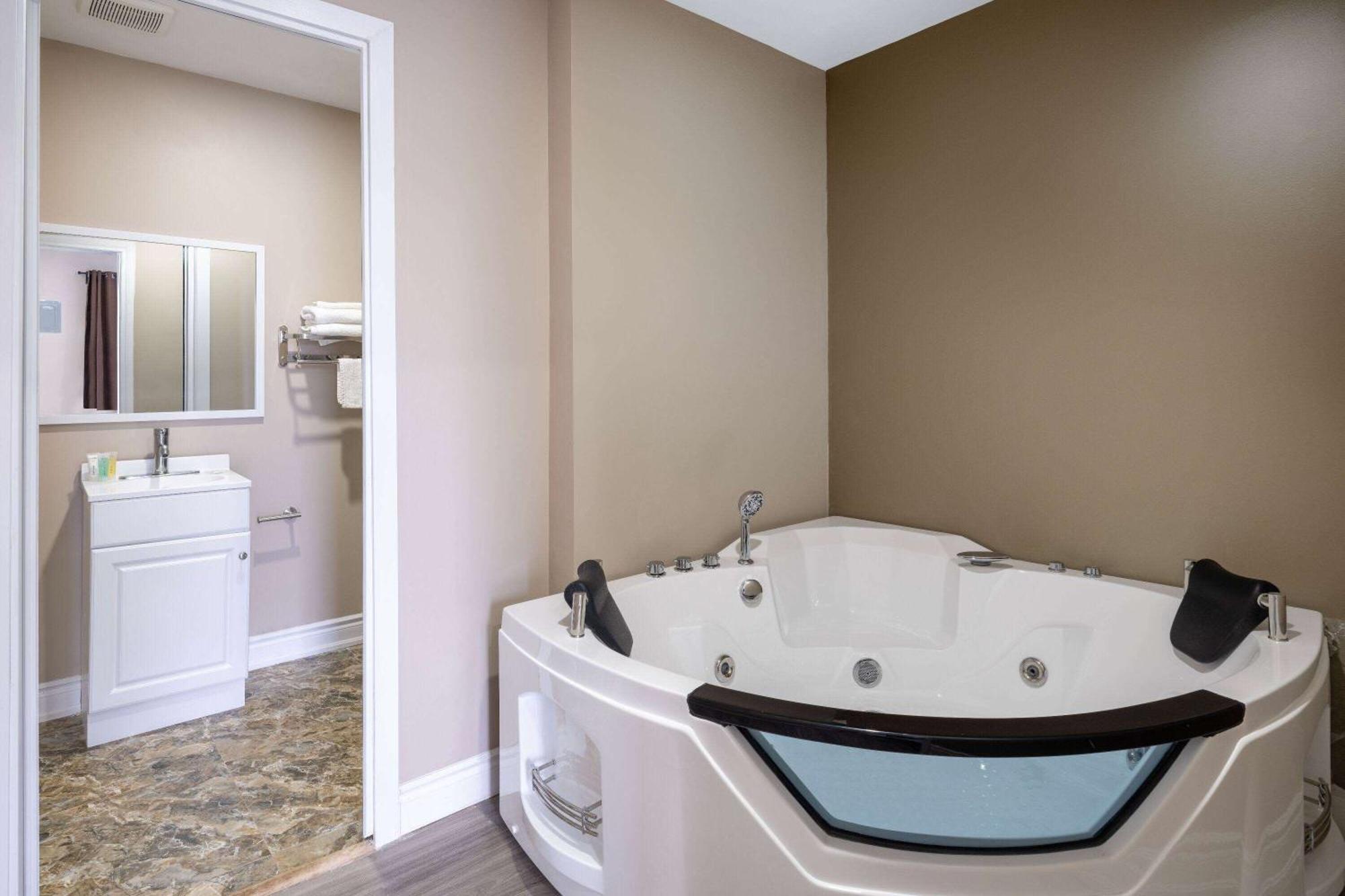Super 8 By Wyndham Niagara Falls On Extérieur photo